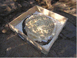 Fig. 5 – A caixa de areia após consolidação exterior com paraloide e colocação da moldura em madeira com o espaço entre ambas preenchido com poliuretano expan­dido.