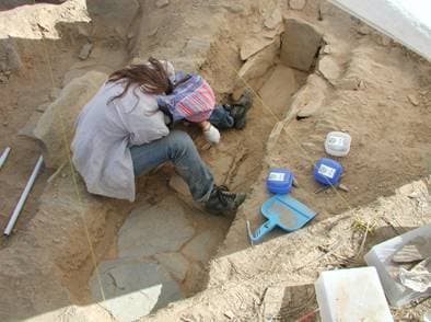 (fase dos trabalhos de exumação dos restos osteológicos)