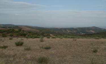 (Vista NE/SW do esporão onde se situa o povoado do “Bovinho”)