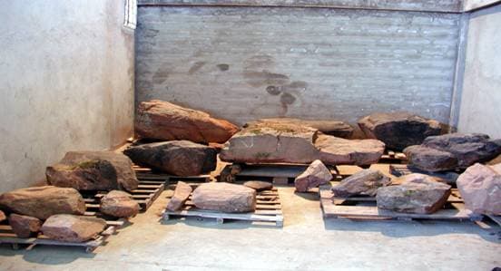 (armazém onde se encontram armazenadas as rochas recolhidas)